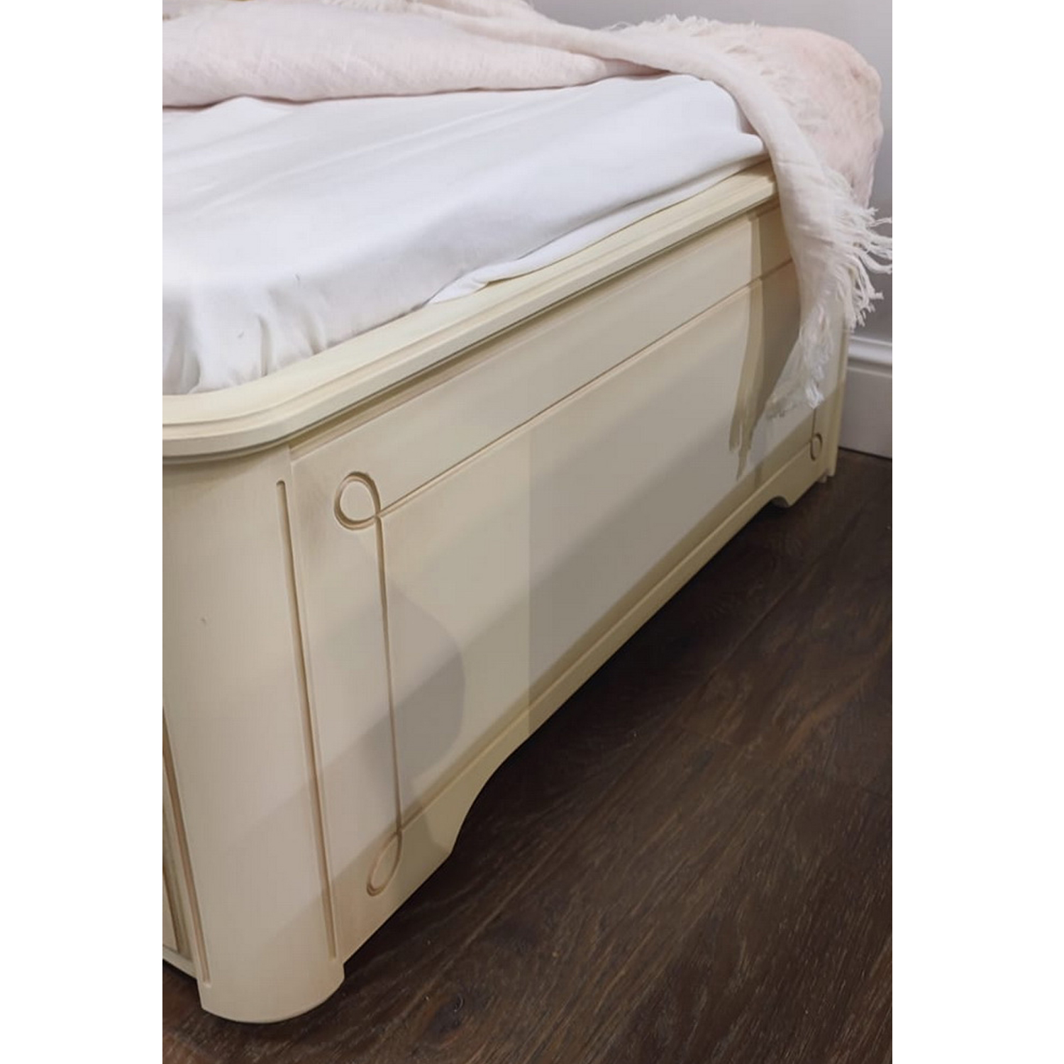 Кровать мягкая массив с ящиком Бетти №37 1200х2000