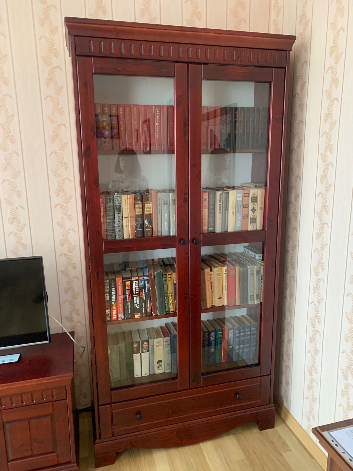 Шкаф книжный с ящиками и полками Дания