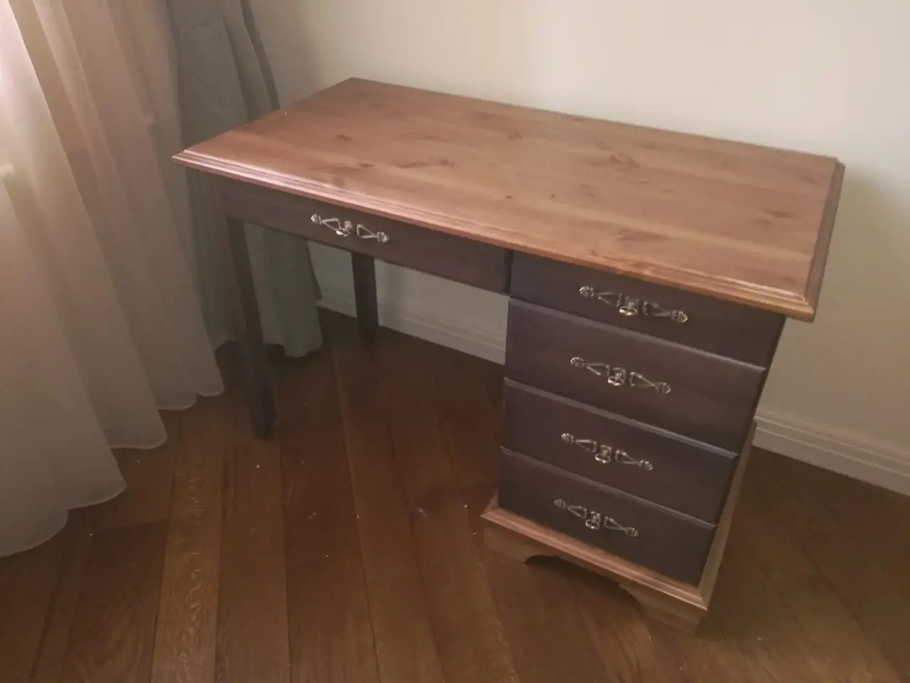 Письменный стол с 1 тумбой и ящиком из сосны Брусно 6.4.01