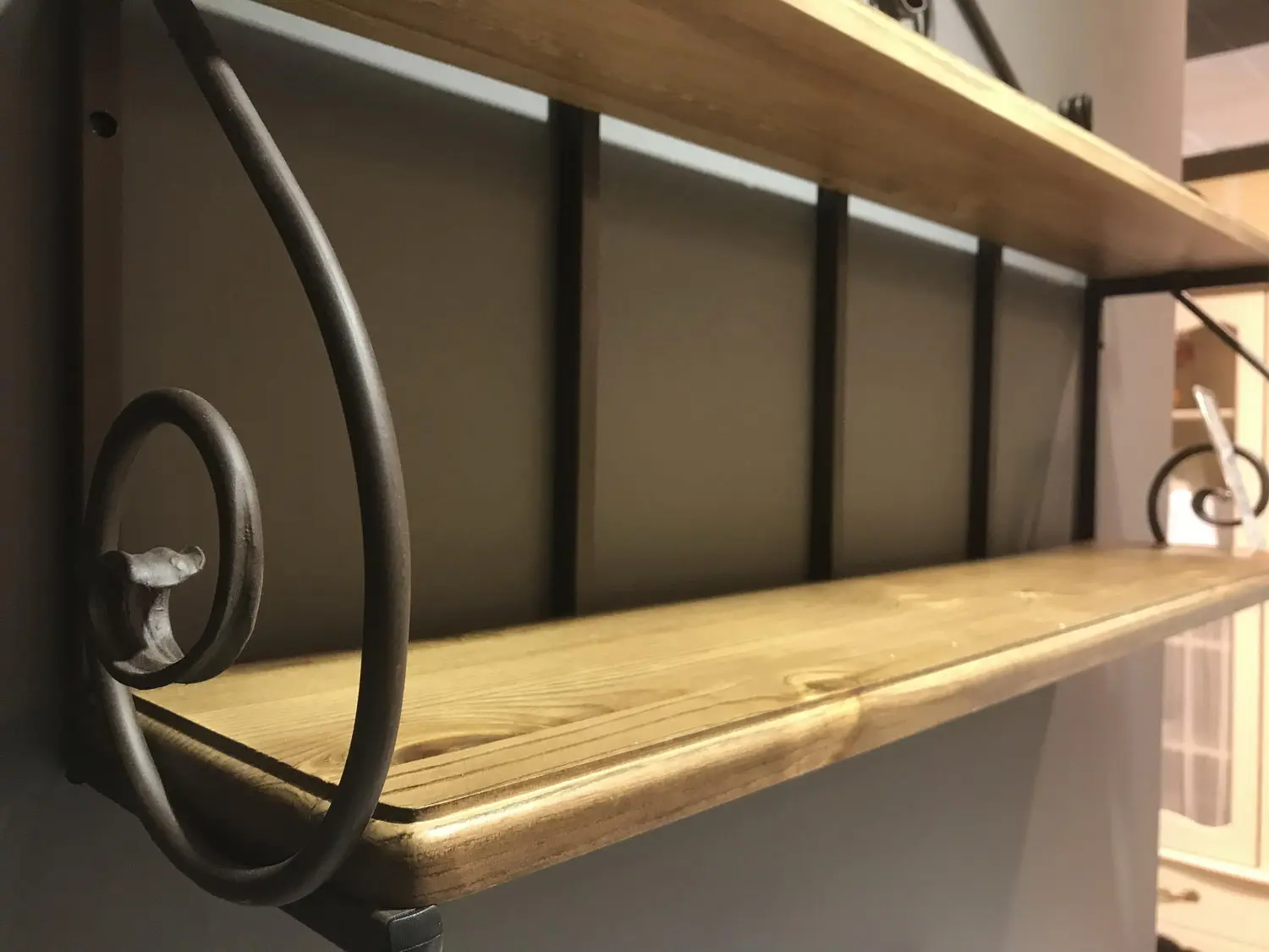 Граверса Валенсия 2-45 кованая,  сосна