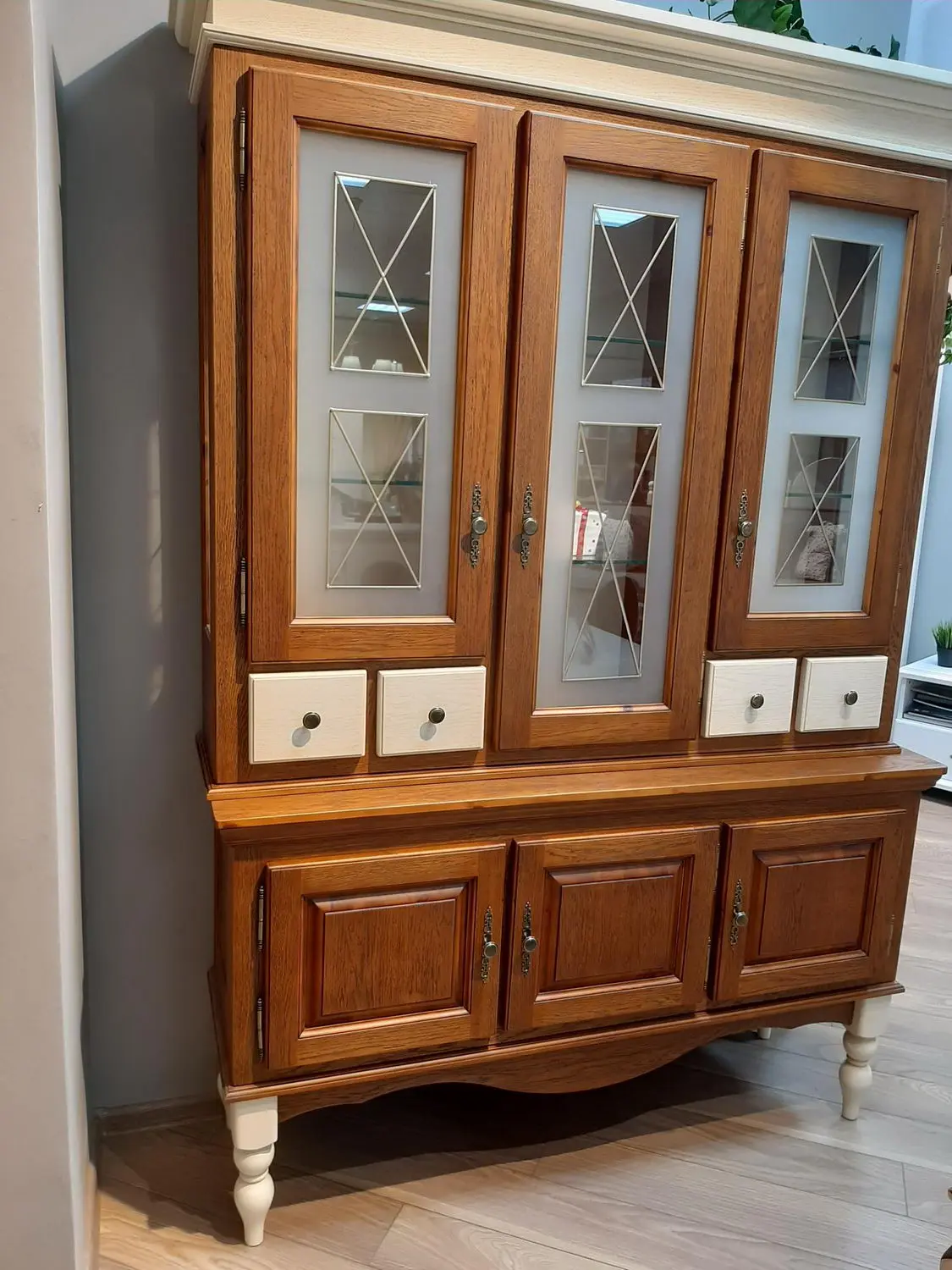 Сервант 3 створчатый Бьерт 1-56 сосна