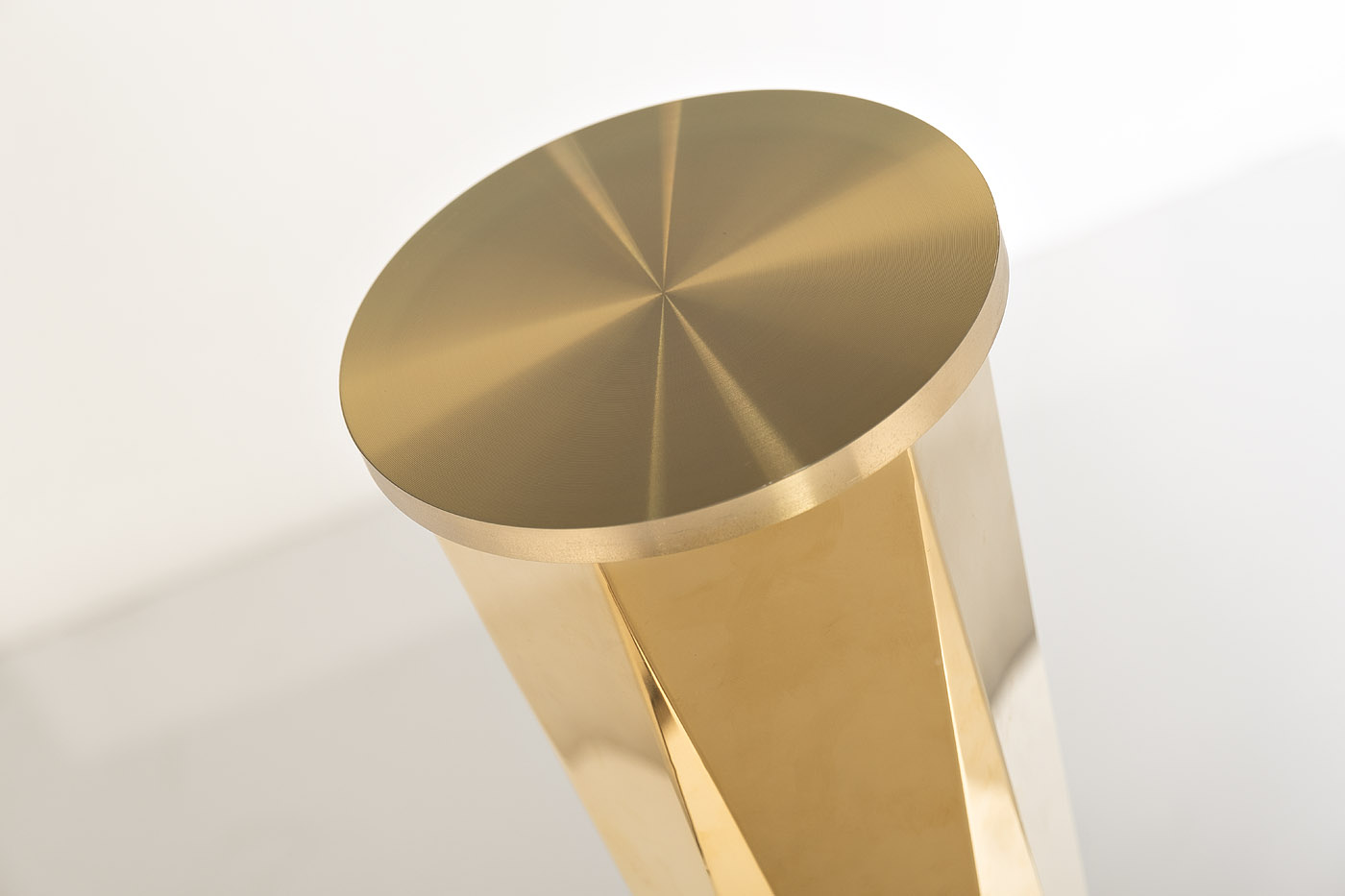 GY-18074 Стол обеденный стекло прозр/золото d.100*76см