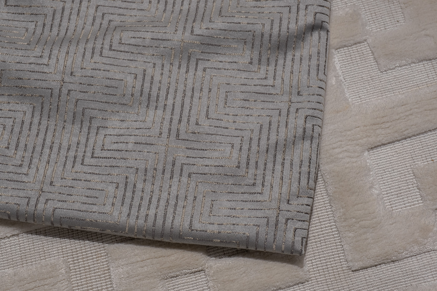 121GD-12112 Покрывало Gloss серое 260*260