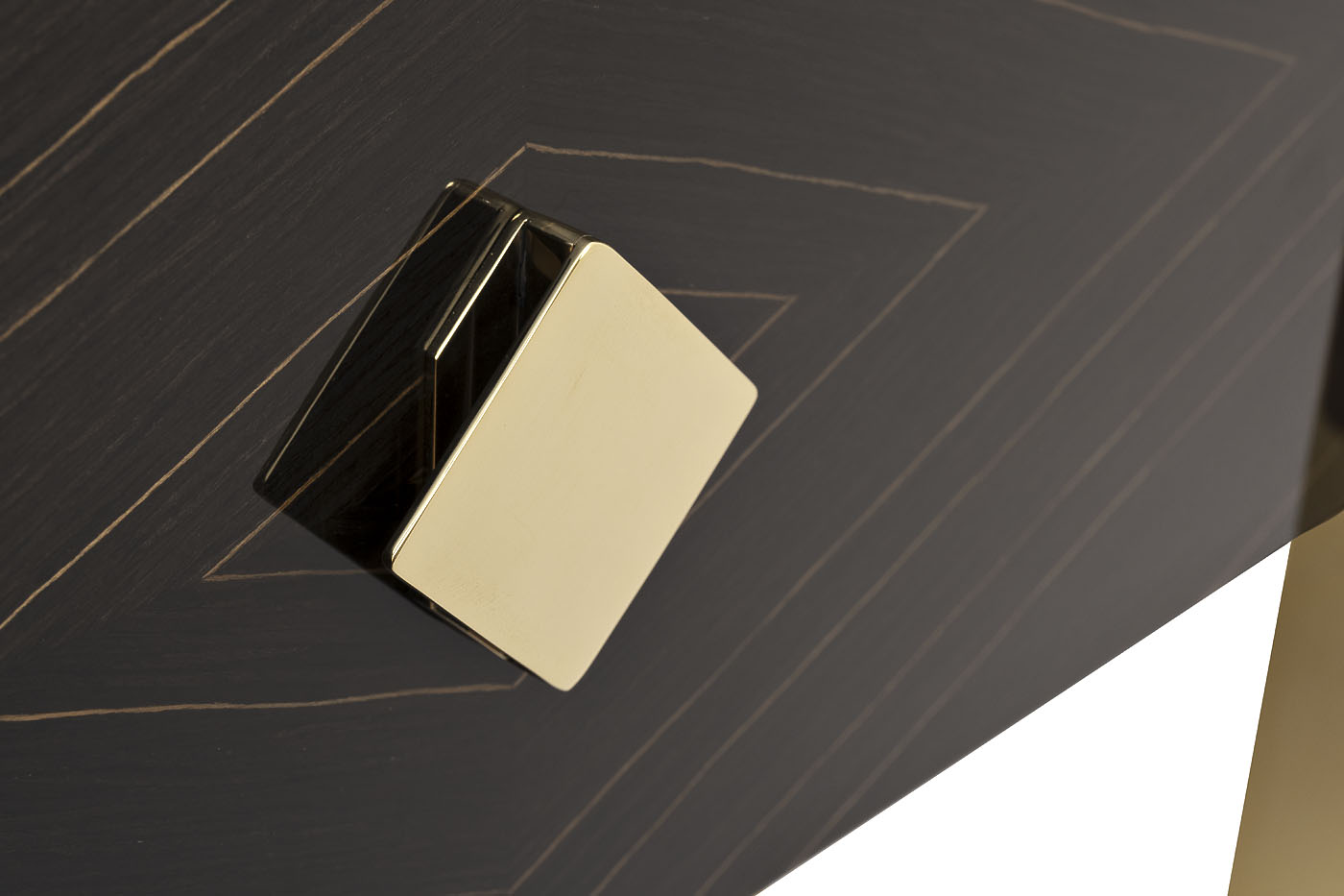 84HB-NS319U3 Тумбочка Golden Prism 