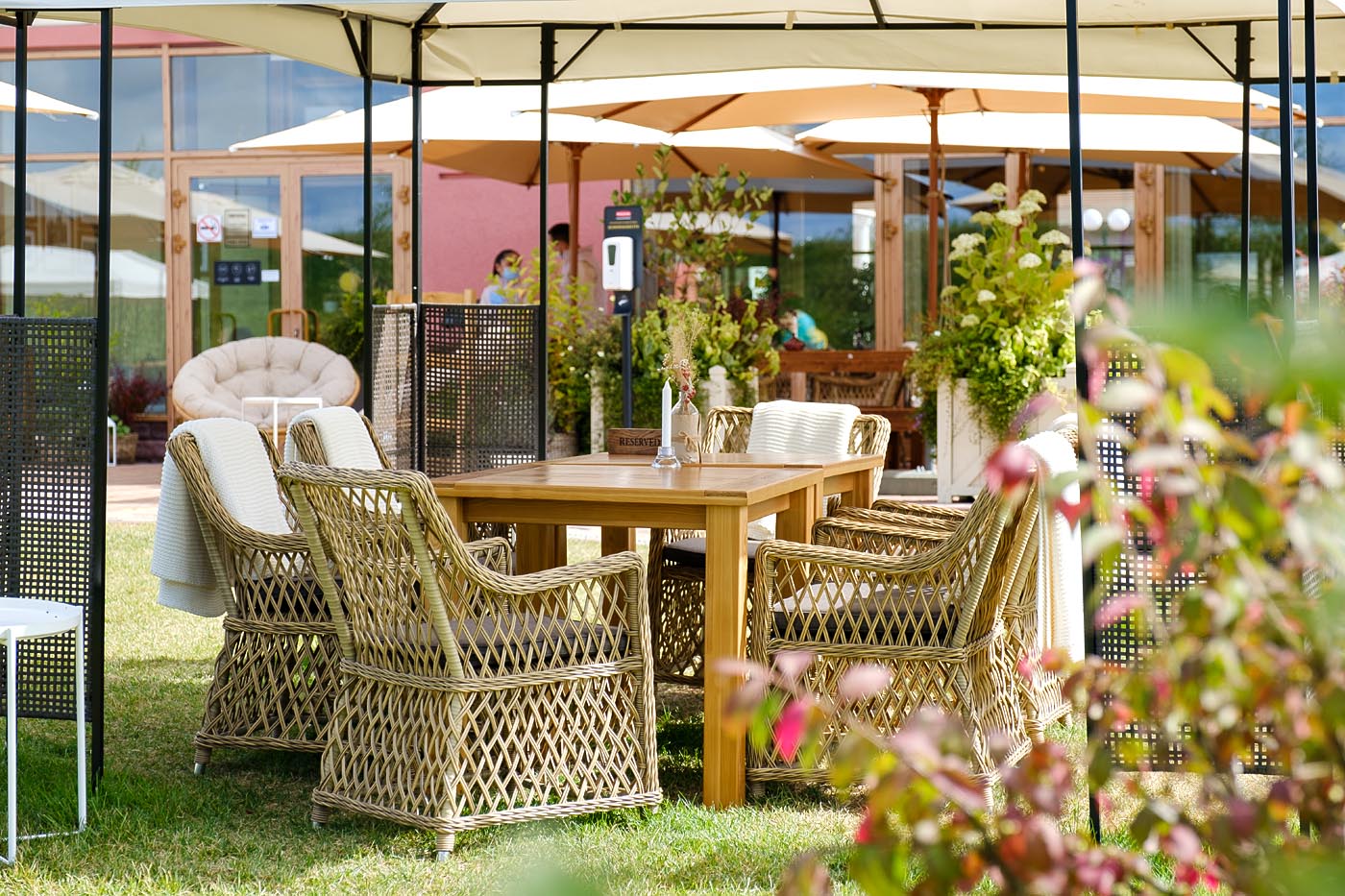 "Латтини" плетеное кресло из искусственного ротанга, цвет соломенный