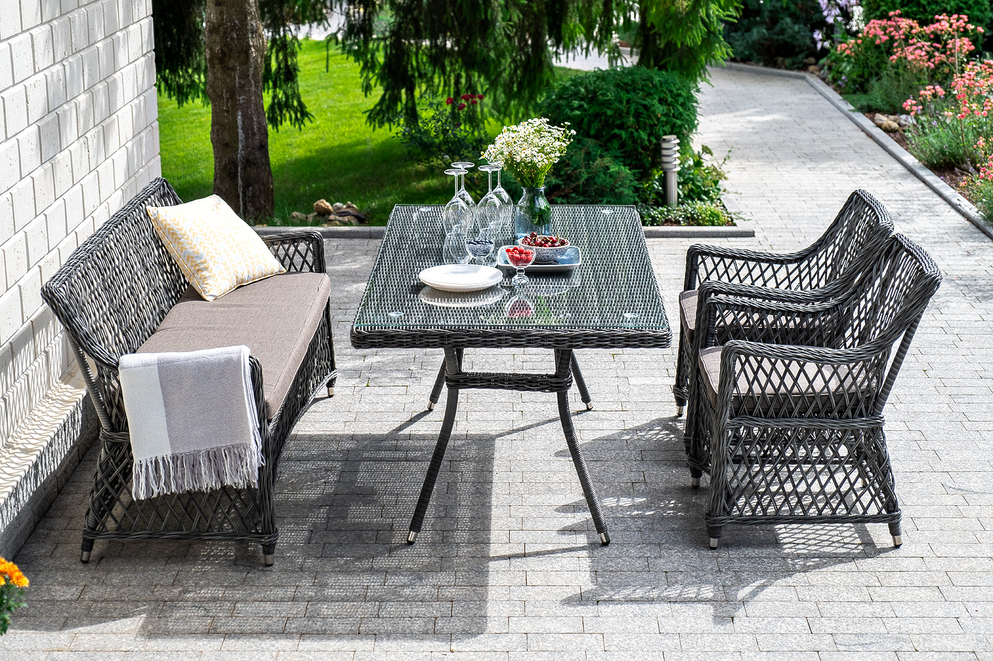 "Латтини" плетеный стол из искусственного ротанга 160х90см, цвет графит